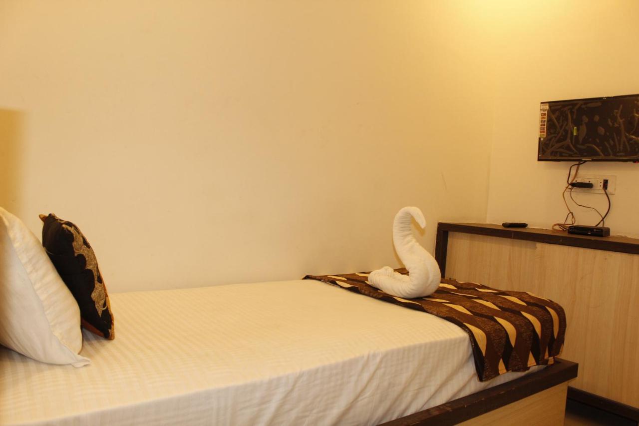 Super Hotel O Shri Shiva Palace Rāipur Zewnętrze zdjęcie